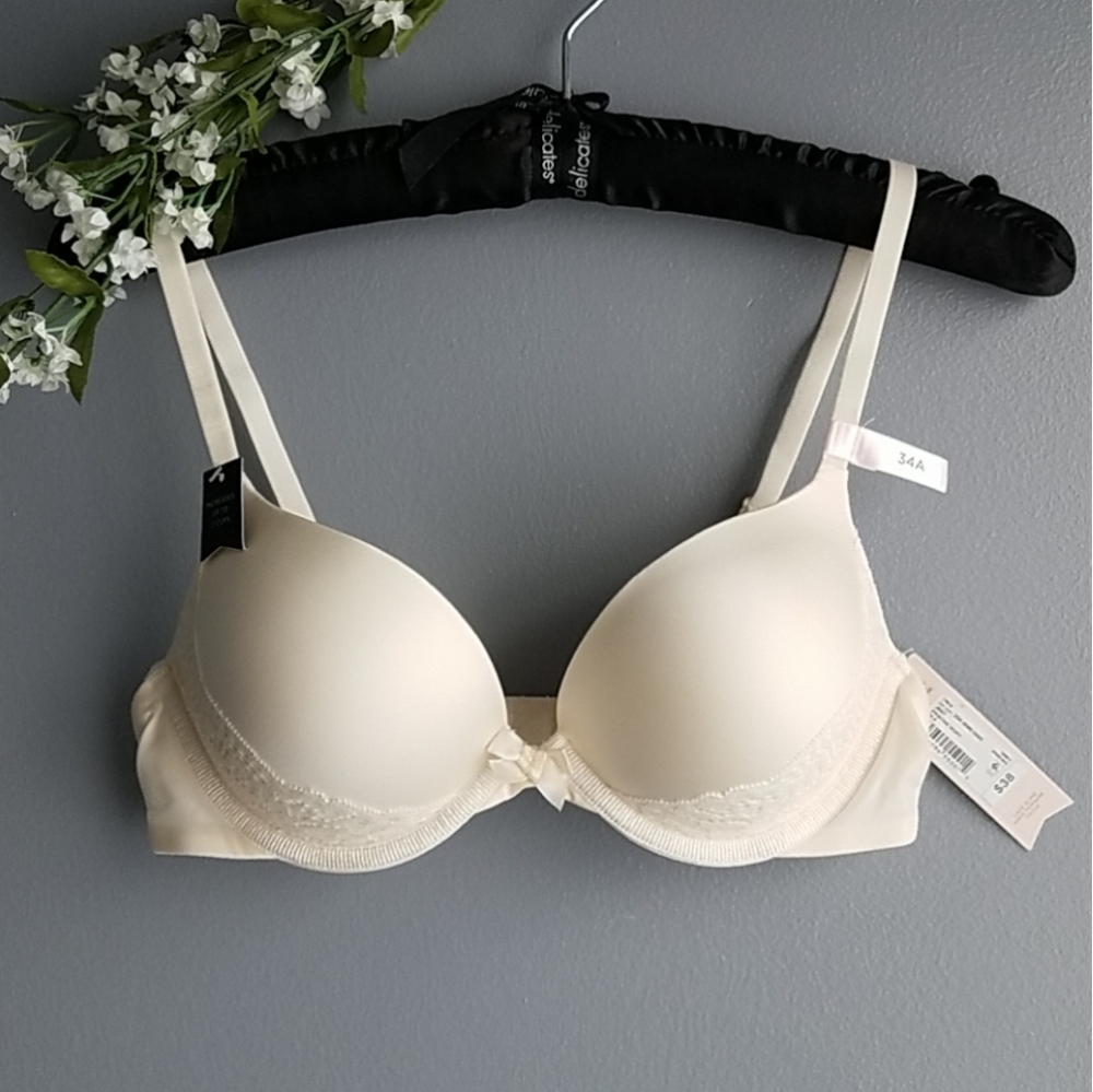 NWT Ambrielle 34A Ultimate Upsize With Lace